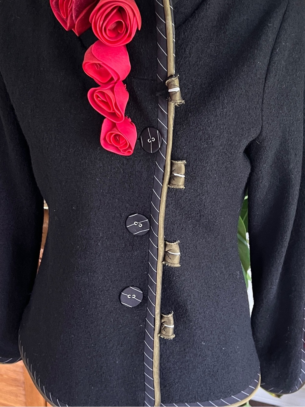 CoVelo Clothing Black Women's Wool Jacket with Red Floral Rose Accents M - Picture 4 of 16